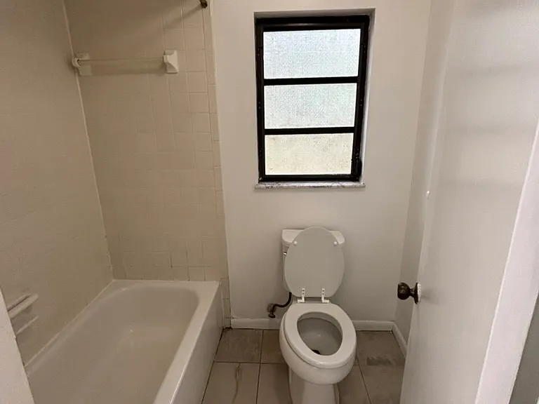 13 Jamaica St — Photo 9