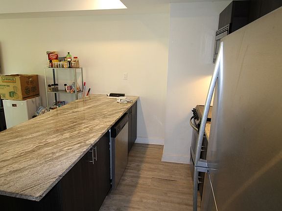 4th image of 424 Nelson St #2