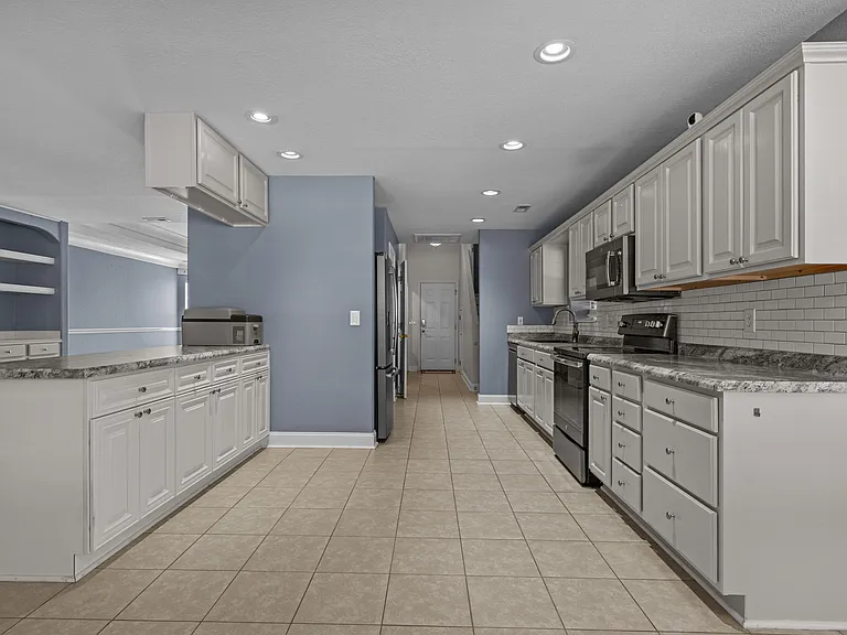 2409 Hunters Trl — Photo 14