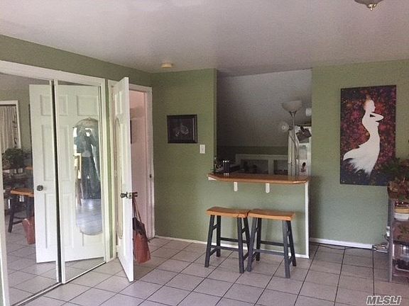 4th image of 24 Meadow Dr