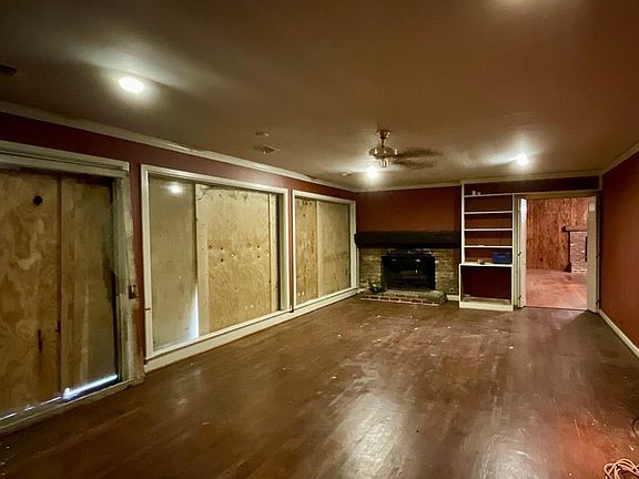 4th image of 912 S Main St