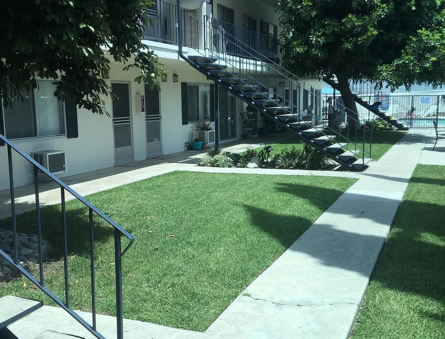 2 bed, 800 sqft, $2,490 — Photo 2