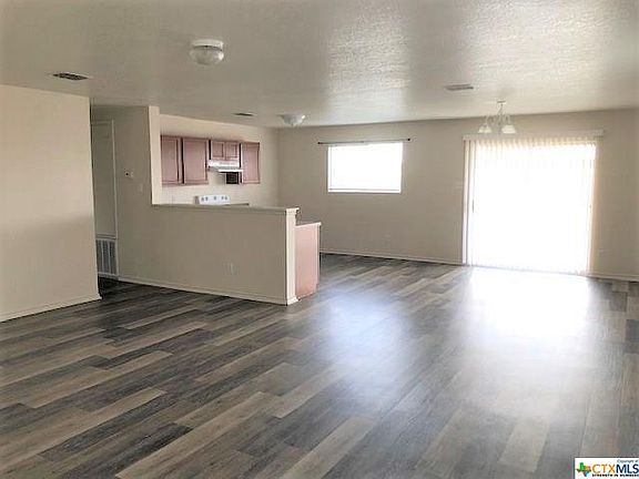 5th image of 3258 Palo Crest Dr