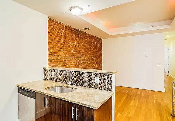 2nd image of 298 Throop Ave #2