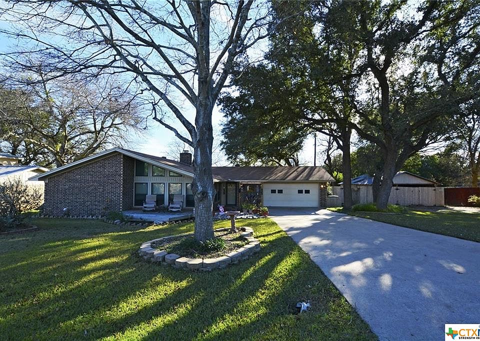 1st image of 7267 Woodlake Cir