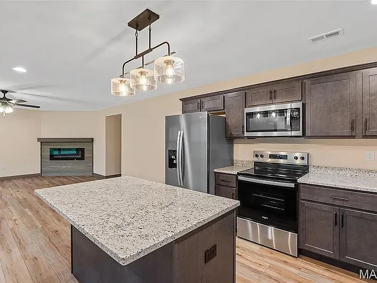 3605 Justine Dr — Photo 16