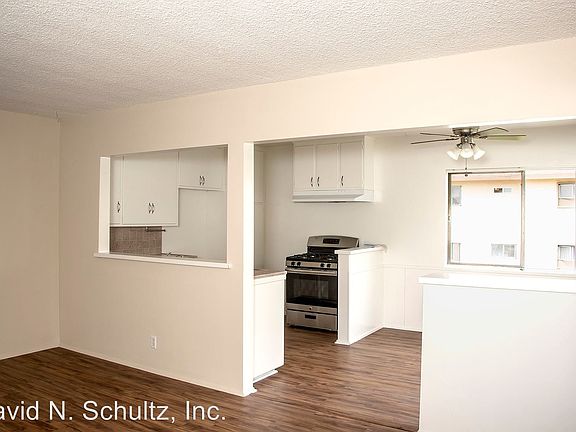 5th image of 1156 Huntington Dr APT B