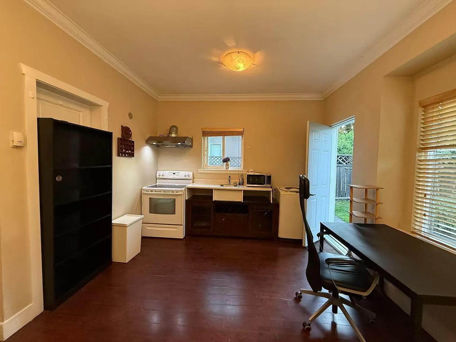 1 bed, 300 sqft, $1,600 — Photo 4