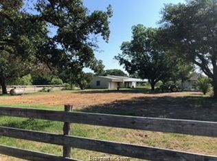 1736 S Beech St, Calvert, TX 77837