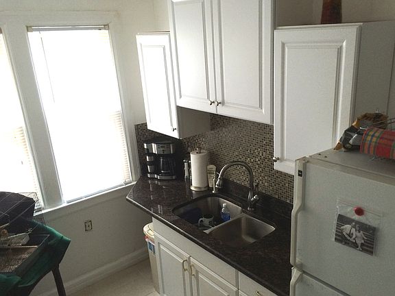 2nd image of 920 Beaconsfield Ave