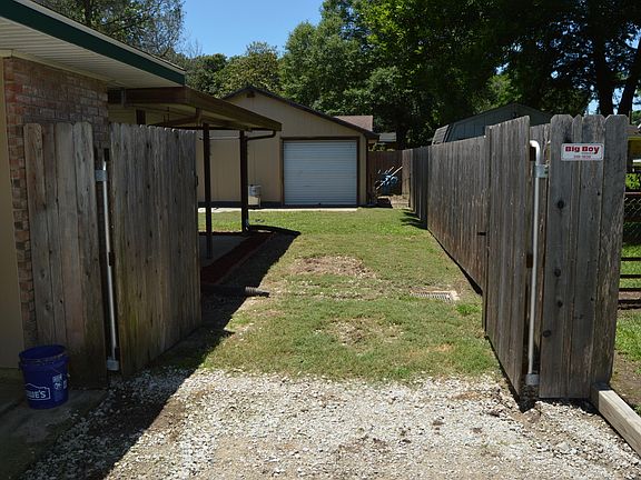 4th image of 412 Estelle Dr