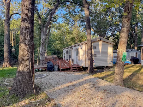 15/185 Woodhaven Dr E, Sublette, IL 61367