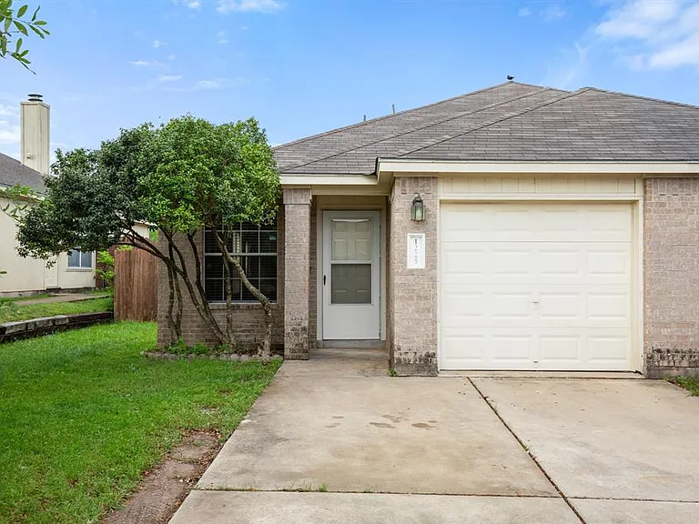 1225 Orchard Park Cir — Photo 2
