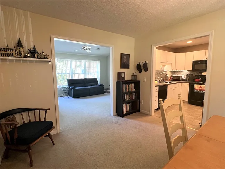 305 Woodgreen Dr — Photo 8