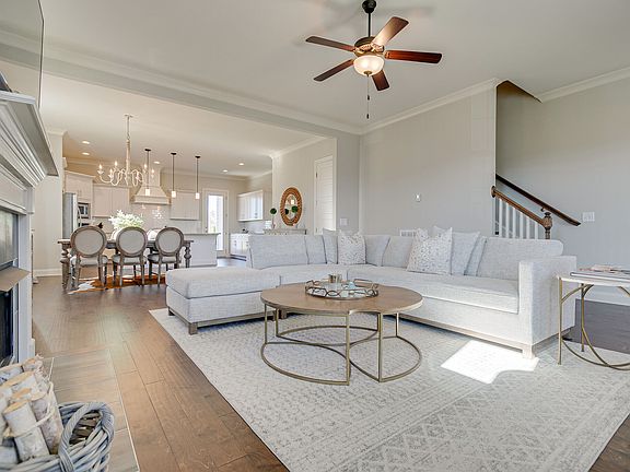 5th image of 401 River Bluff Dr