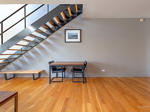 2nd image of 1919 W Crystal St APT 205