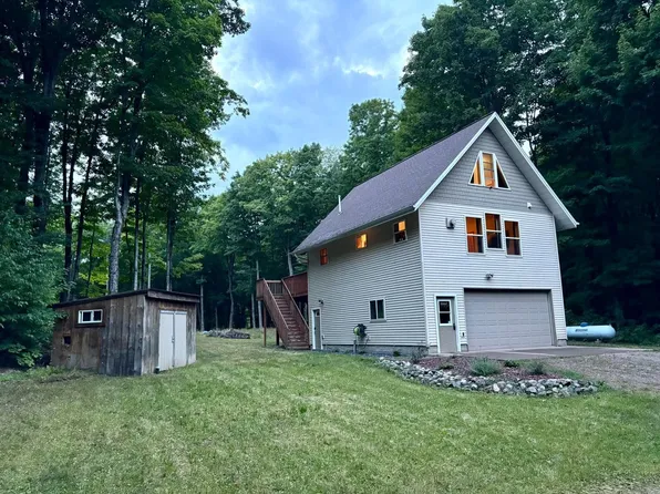 417 Rainy Creek Rd, Negaunee, MI 49866
