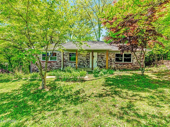 3rd image of 504 Scenic Dr