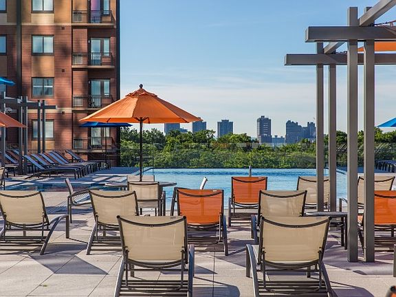 2nd image of 100 Park Ave Penthouse 1G