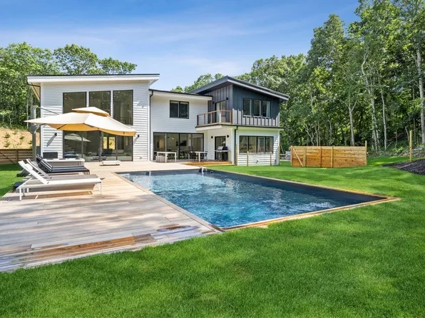 19 Elm Ln, Montauk, NY 11954