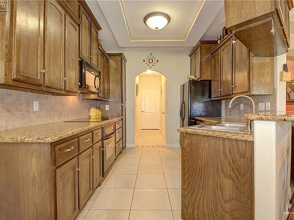 4th image of 3706 Aspen Dr