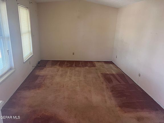 3rd image of 10101 Kellogg St