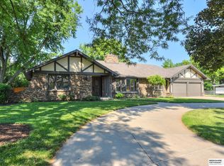 2506 Royal Wood Dr, Omaha, NE 68144