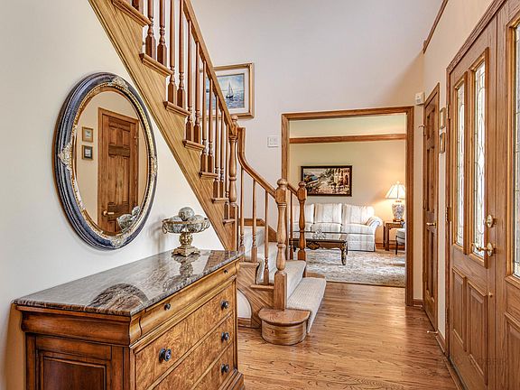 3rd image of 1516 Old Barn Cir