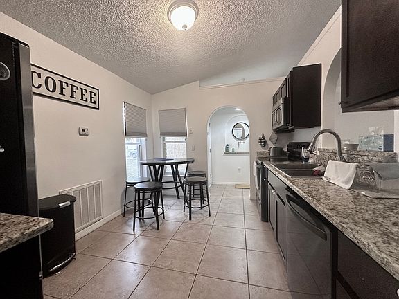 4th image of 4125 Iveyglen Ave
