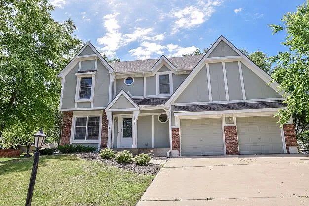 4 bed, 3.5 bath, 966 sqft, $2,100 — Photo 1