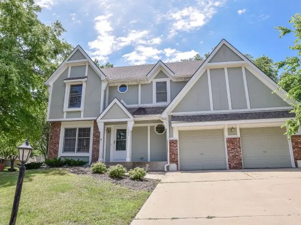 1201 Wellington Dr, Leavenworth, KS 66048