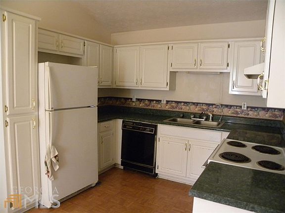 3rd image of 445 Ashton Cir