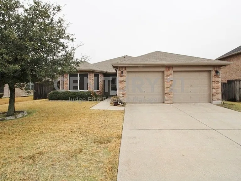 217 Silver Spur Dr — Photo 1