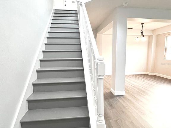 4th image of 12946 Grovehurst Ave