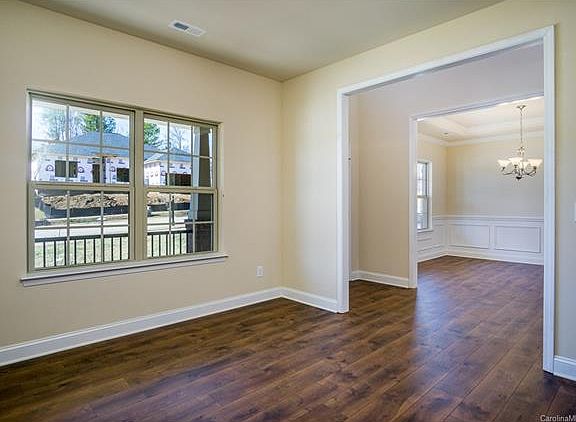 5th image of 204 Front Porch Dr