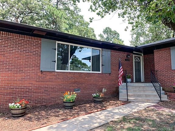 2nd image of 1110 Circle Dr