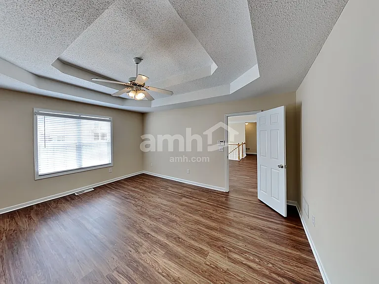 5745 Newnan Cir — Photo 10