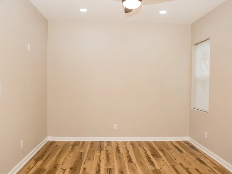 2109 Singleton St — Photo 13