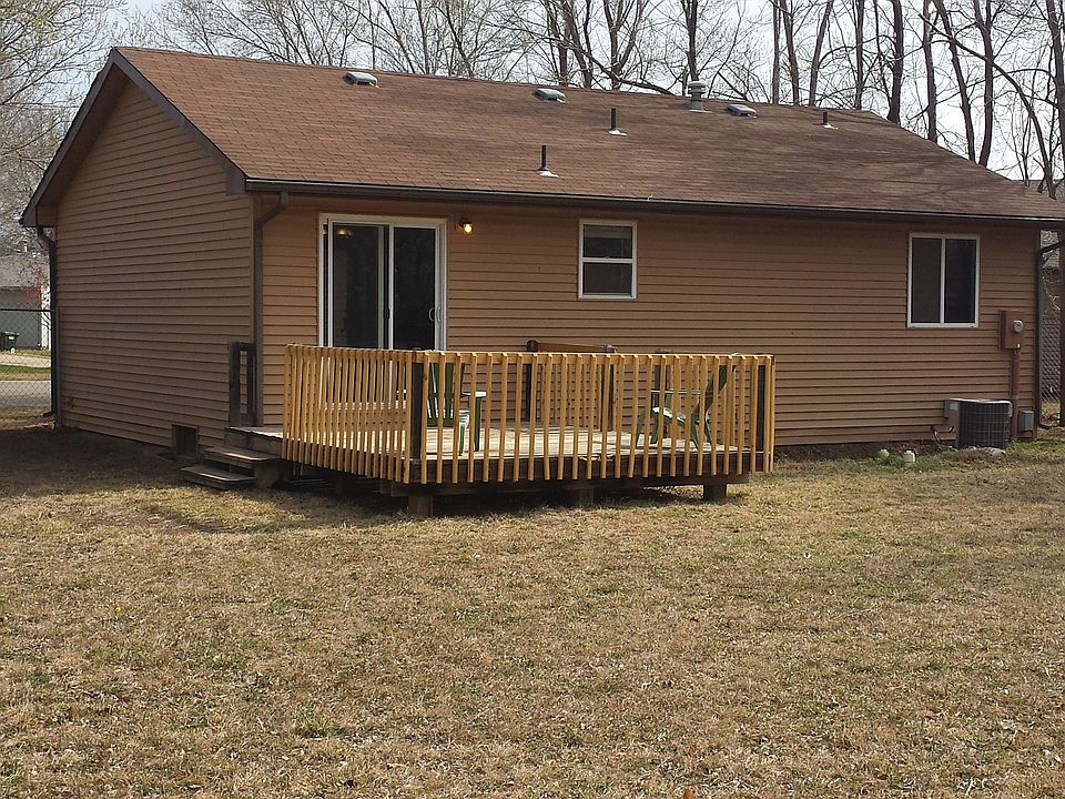 2nd image of 2015 N Pine Grove Ct