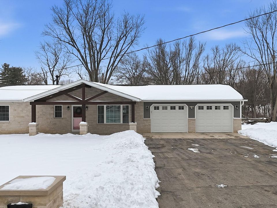 1st image of 390 Hickory Heights Dr