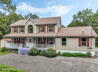 150 Algonquin Trl, Albrightsville, PA 18210
