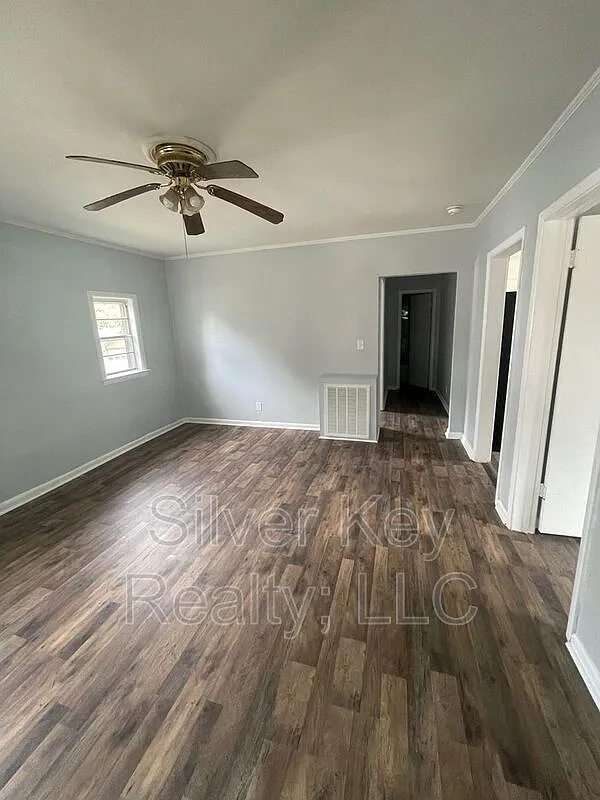 2 bed, 1.0 bath, $1,095 — Photo 3