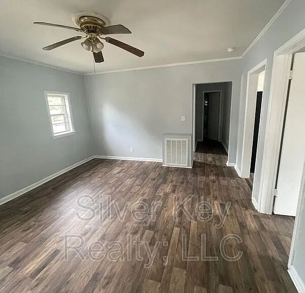 914 E Madison Ave — Photo 3