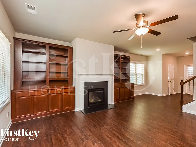 3508 Wheeler Ln — Photo 2