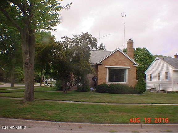 2nd image of 1028 W Larch Ave