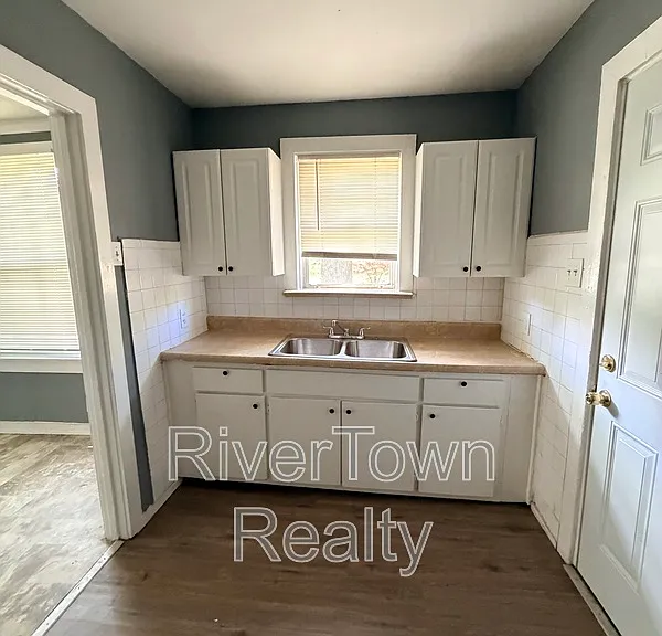 2718 Windsor Pkwy — Photo 6
