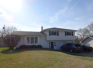 7637 Springfield Dr, Omaha, NE 68114