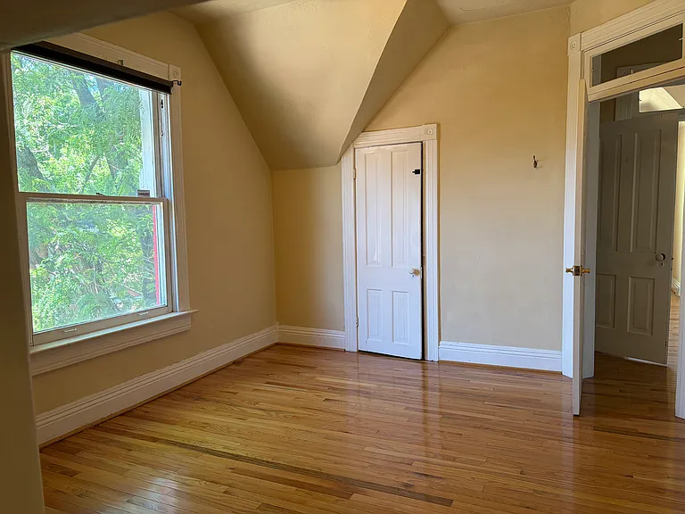 3425 Bryant St — Photo 8