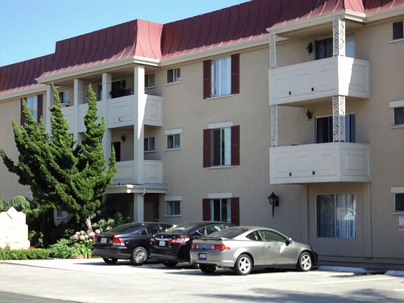 2nd image of 1633 Diamond St #30