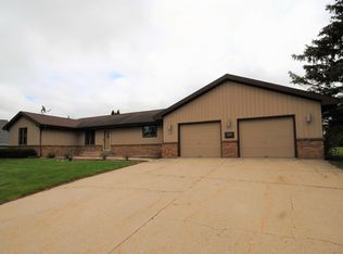 N6170 Evergreen Dr, Elkhorn, WI 53121